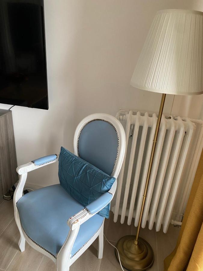Grand Appartement Courbevoie Paris Exterior foto